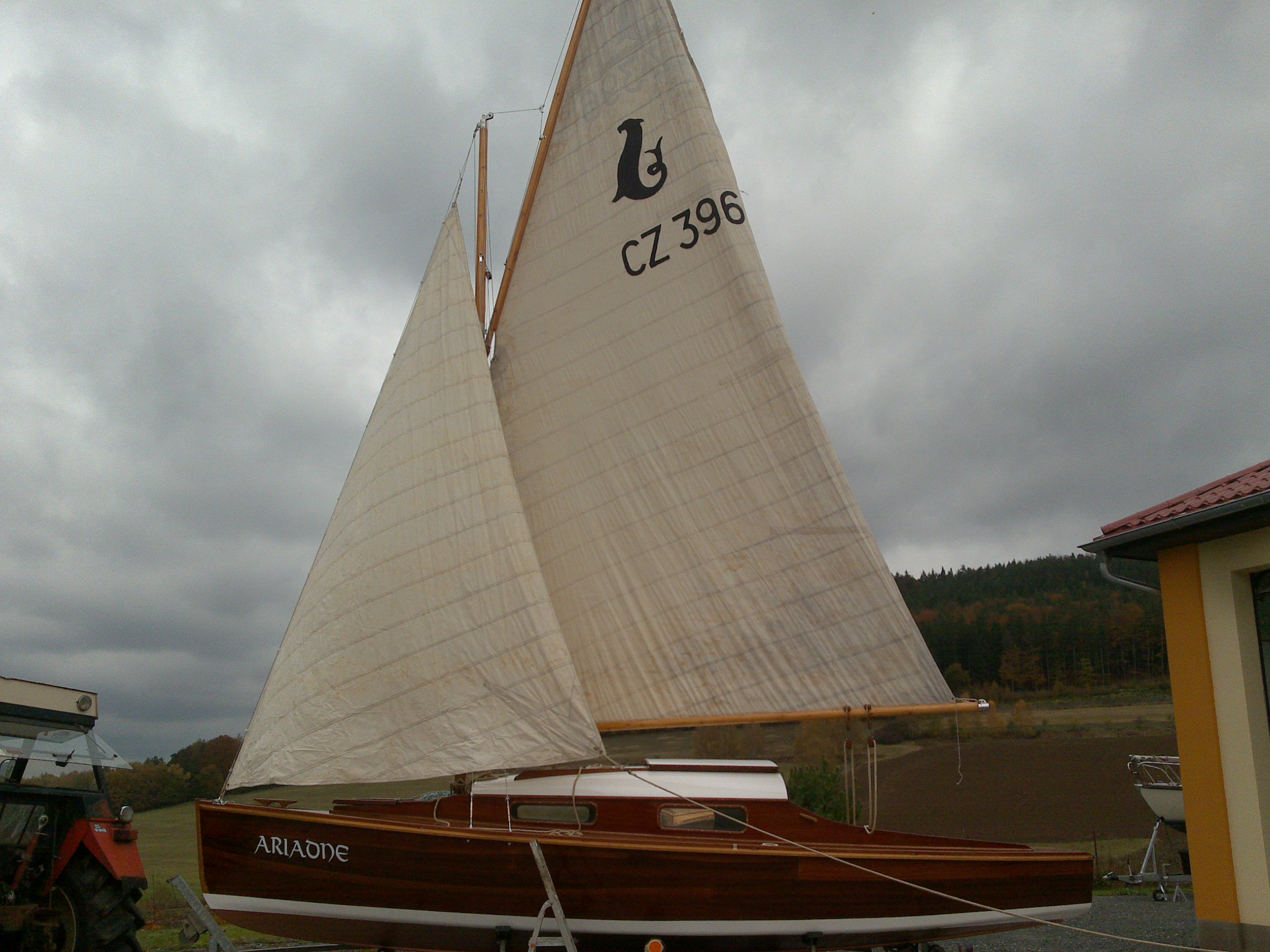 E81